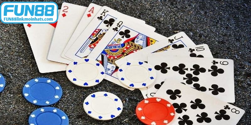 Người chơi cần theo dõi sát sao những quân bài đã được đánh ra